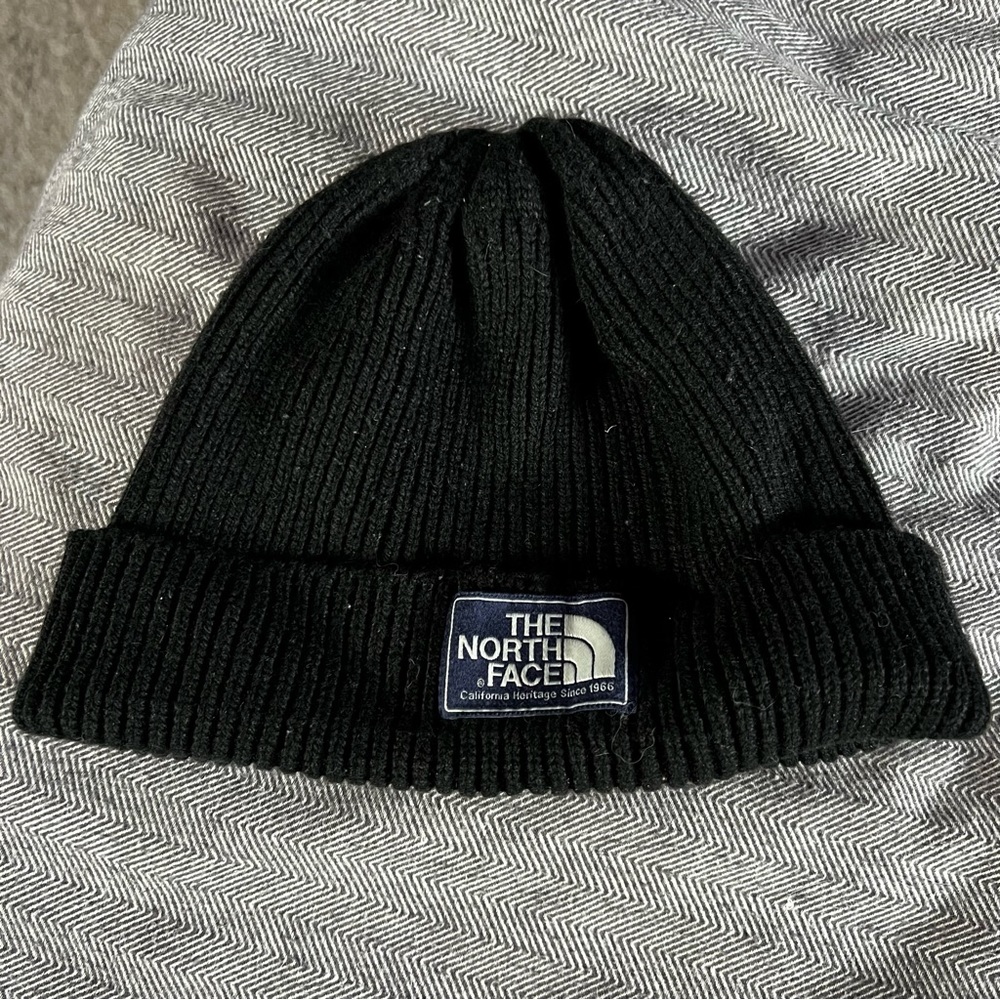 Black north face beanie
